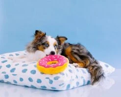 Donutz – Strawberry -ZippyPaws Fun Outlet Store Studio Geronimo ZP Donut 193 1024x823 1